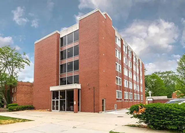 Photo of 211 N Portage Path, Akron, OH 44303