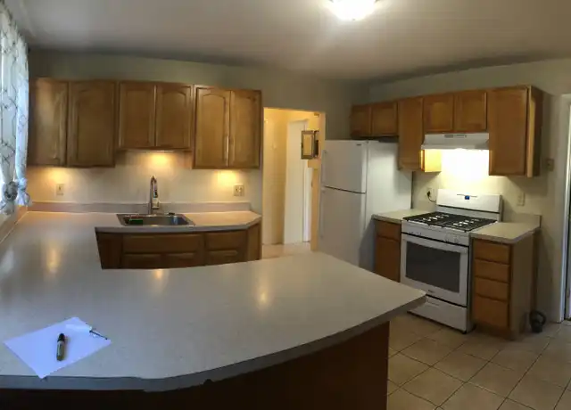 Property at 1650 Madison Ave Unit 2, Bridgeport, CT, 06606, 3 beds, 1 bath, [object Object]