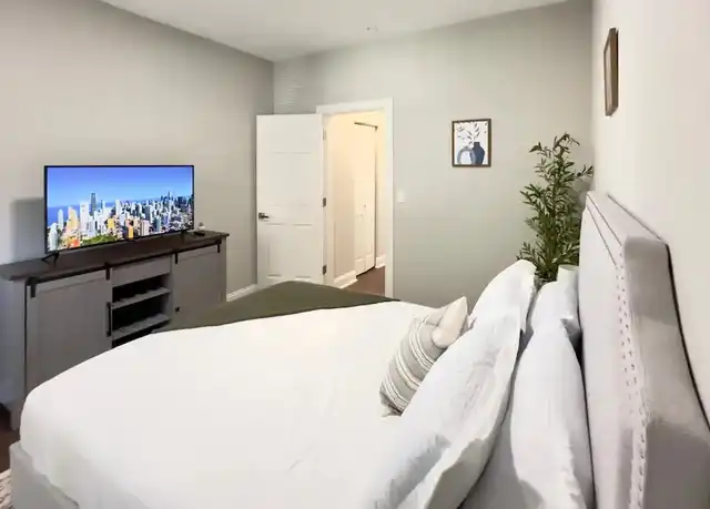 Property at 3355 W Sunnyside Ave #3, Chicago, IL, 60625, 2 beds, 1 bath, [object Object]