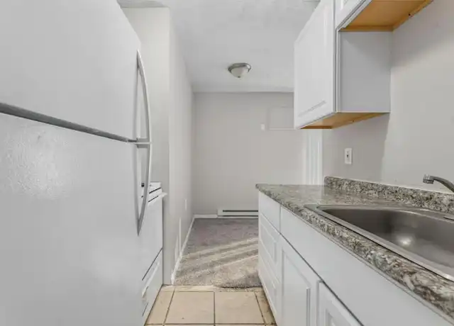 Property at Roxbury Apartments - 6217 Roxbury St, Cincinnati, OH, 45230, 1 bed, 1 bath, [object Object]