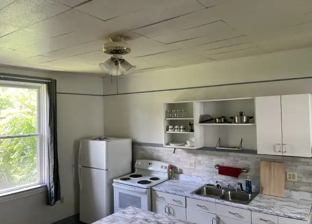 Property at 1118 Penn Ave, Jeannette, PA, 15644, 2 beds, 1 bath, [object Object]