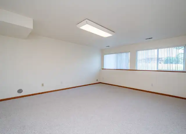 Property at 7 Redtail Ct, Coralville, IA, 52241, 4 beds, 2.5 baths, [object Object]