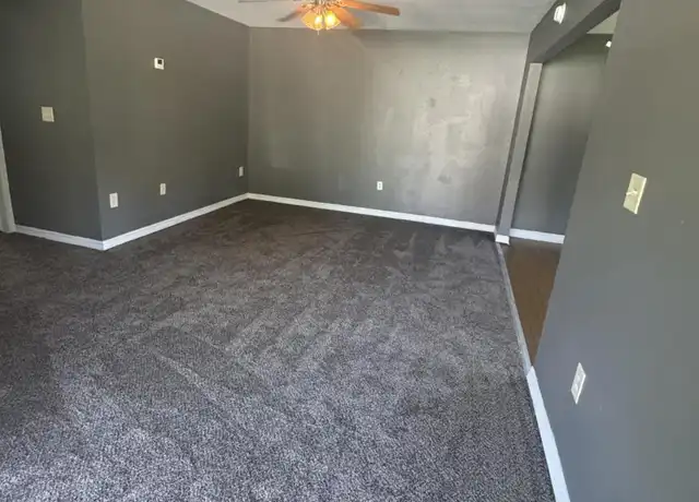 Property at 319 S Ohio St, El Dorado Springs, MO, 64744, 1 bed, 1 bath, [object Object]