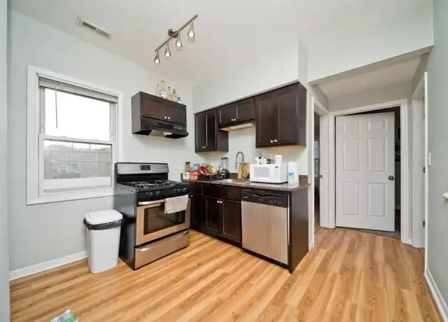 Property at 1431 W Flournoy St, Chicago, IL, 60607, 3 beds, 1 bath, [object Object]