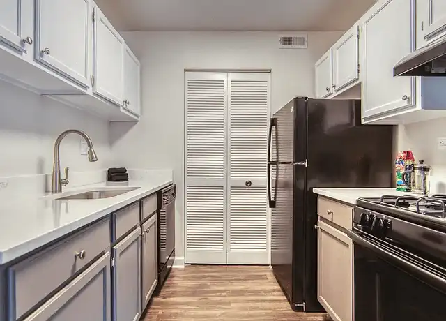 Property at The View Apartments St Charles - 1000 Geneva Rd, Saint Charles, IL, 60174, 0-3 beds, 1-1.5 bath, [object Object]