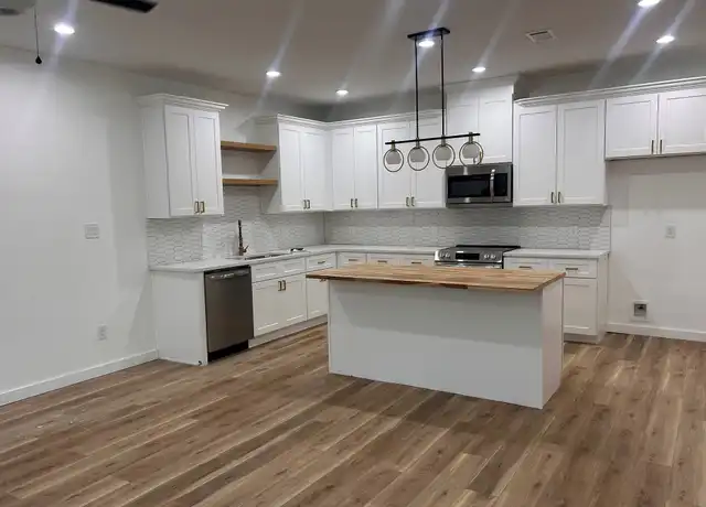 Property at 6206 Lyndhurst Dr, Houston, TX, 77087, 3 beds, 2 baths, Contact for Price