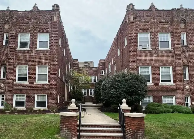 Property at 2704 Mayfield Rd, Cleveland, OH, 44106, 1 bed, 1 bath, [object Object]
