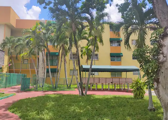 Property at 666 W 81st St #406, Hialeah, FL, 33014, 2 beds, 1 bath, [object Object]