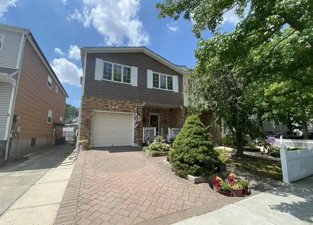 Property at 264 Sandalwood Dr Unit 2, Staten Island, NY, 10308, 3 beds, 2 baths, [object Object]