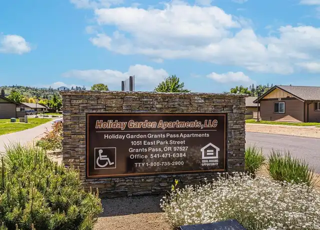 Property at 1051 E Park St, Grants Pass, OR, 97527, 1 bed, 1 bath, [object Object]