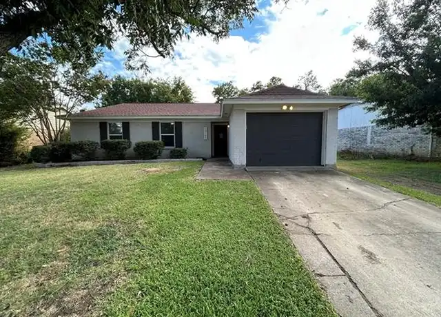 Property at 10105 Peppertree Ln, Fort Worth, TX, 76108, 3 beds, 2 baths, [object Object]