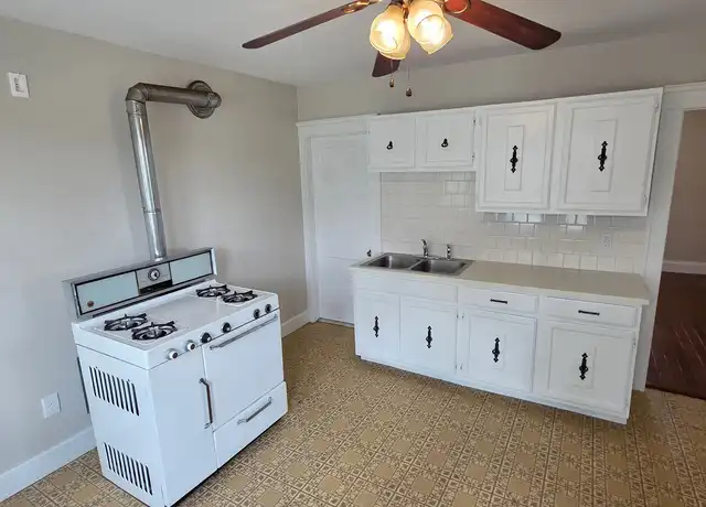 Property at 136 3rd Ave, Woonsocket, RI, 02895, 2 beds, 1 bath, [object Object]