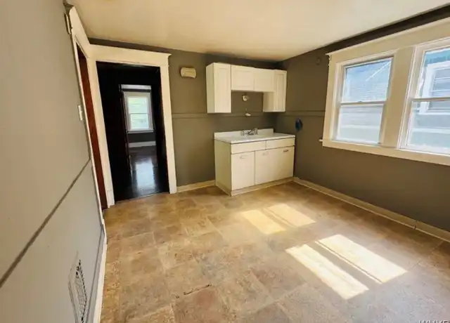 Property at 220 Dartmouth Ave Unit Upper floor, Buffalo, NY, 14215, 2 beds, 1 bath, [object Object]