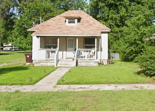 Property at 825 N Main St, Lindsborg, KS, 67456, 2 beds, 1 bath, [object Object]