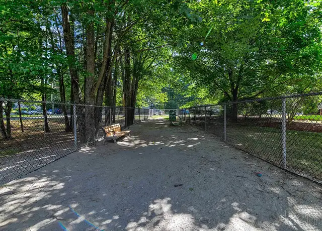 Photo of 55 Golfview Dr, Manchester, NH 03102