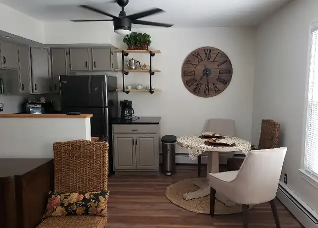 Property at 60 Glenwood Ave Unit 2, Manchester, NH, 03102, 2 beds, 1 bath, [object Object]