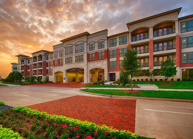 Photo of 2 Stadium Dr, Sugar Land, TX 77498