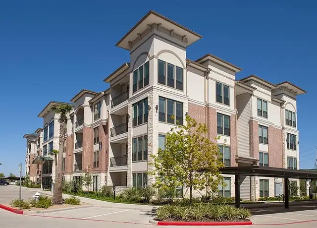 Photo of 2 Stadium Dr, Sugar Land, TX 77498