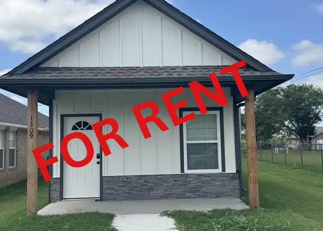 Property at 1326 SW New York Ave, Lawton, OK, 73501, 2 beds, 1 bath, [object Object]