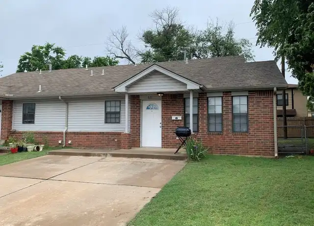 Property at 827 Russell Cir, Norman, OK, 73071, 2 beds, 2 baths, [object Object]