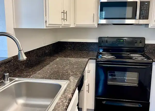 Property at Chapman Woods - 200 E Chapman Ave, Placentia, CA, 92870, 1 bed, 1 bath, [object Object]