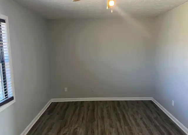 Property at 204 Michelle Ave Unit I, Elizabethtown, KY, 42701, 1 bed, 1 bath, [object Object]