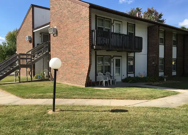 Property at 404 Hillcrest Dr Unit 15, Windsor, MO, 65360, 1 bed, 1 bath, [object Object]