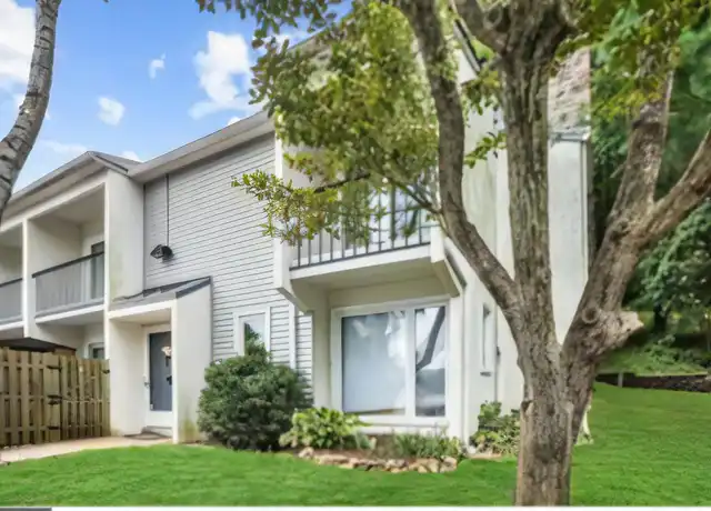 Property at 150 W Kenilworth Cir, Newtown Square, PA, 19073, 2 beds, 3 baths, [object Object]