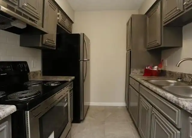 Property at 5845 Ridgewood Rd, Jackson, MS, 39211, 2 beds, 2 baths, [object Object]