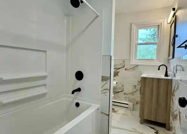 Property at 21 Weybosset St Unit 4, New Haven, CT, 06513, 2 beds, 1 bath, [object Object]