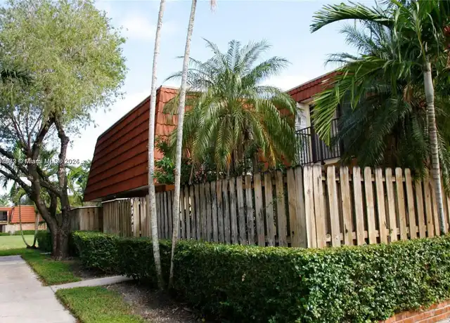 Property at 9887 NW 6th Ct, Plantation, FL, 33324, 2 beds, 2.5 baths, [object Object]