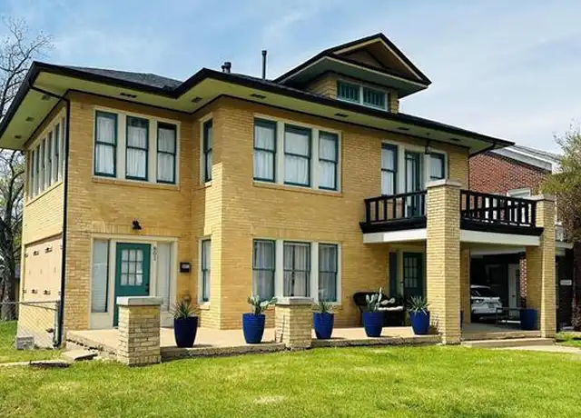 Property at 803 Woodlawn Ave Unit 1st Fl, Dallas, TX, 75208, 2 beds, 1 bath, [object Object]
