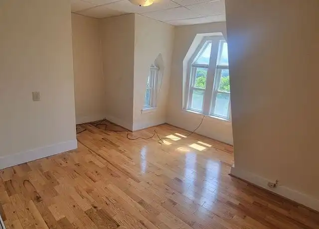 Property at 533 S Main St Unit 6, White River Junction, VT, 05001, 1 bed, 1 bath, [object Object]