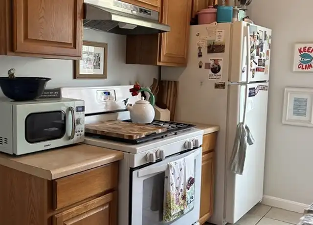 Property at 10 School St Unit 1, Natick, MA, 01760, 1 bed, 1 bath, [object Object]