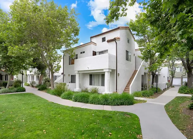 Photo of 27303 Sara St, Canyon Country, CA 91387