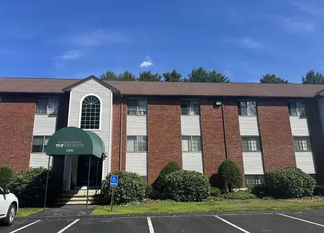 Property at 2000 Skyline Dr #6, Lowell, MA, 01854, 2 beds, 1 bath, [object Object]