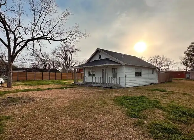 Property at 104 S 7th St, La Porte, TX, 77571, 3 beds, 1 bath, [object Object]