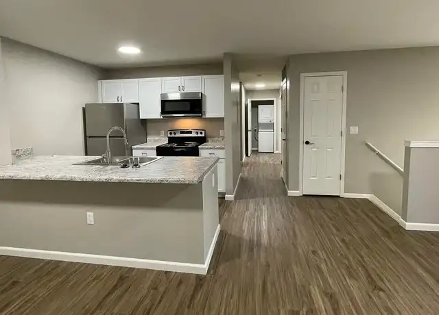 Property at Duck Creek Apartments - 239 N 13th St, Elwood, IN, 46036, 1-2 bed, 1-2 bath, [object Object]