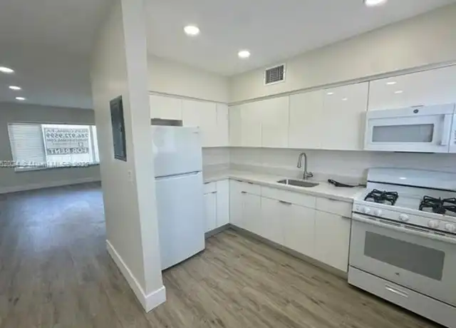 Property at 8125 Hawthorne Ave Unit 3, Miami Beach, FL, 33141, 2 beds, 2 baths, [object Object]