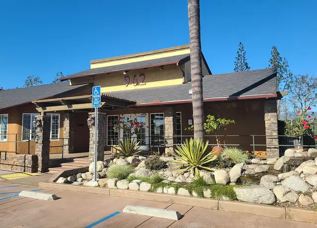 Photo of 210 N Beechwood Ave, Rialto, CA 92376