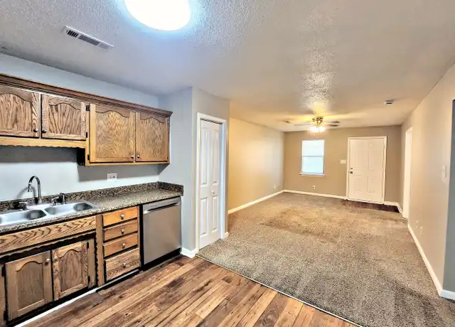 Property at 228 Cedar Lake Rd SW Unit 228-C, Decatur, AL, 35603, 2 beds, 1 bath, [object Object]