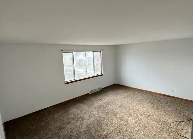 Property at 176 Meadowlawn Rd, Buffalo, NY, 14225, 2 beds, 1 bath, [object Object]