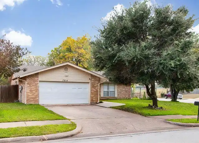 Property at 704 Thomas Chapel Dr, Arlington, TX, 76014, 3 beds, 2 baths, [object Object]