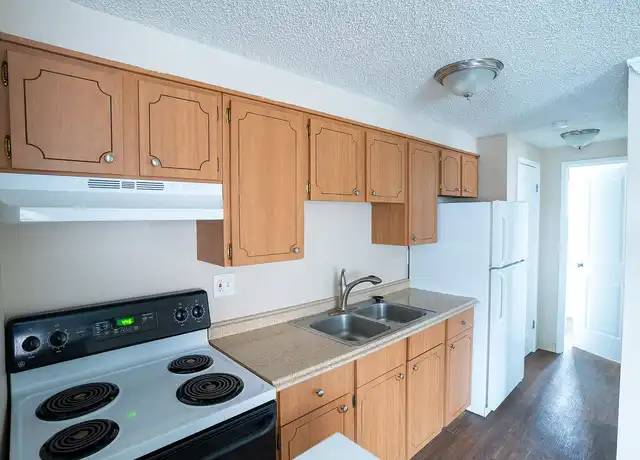 Property at Knollwood and Tanglewood Apartments - 3335 S Clarkson St, Englewood, CO, 80113, 1 bed, 1 bath, [object Object]