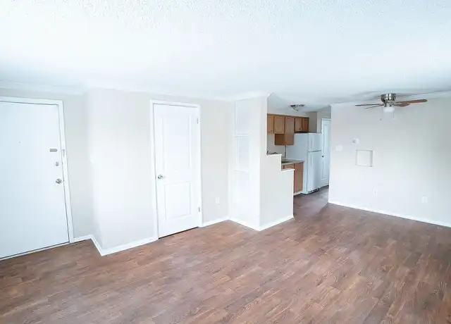 Property at Knollwood and Tanglewood Apartments - 3335 S Clarkson St, Englewood, CO, 80113, 1 bed, 1 bath, [object Object]