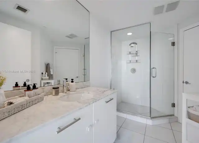 Property at 55 SE 6th St #1901, Miami, FL, 33131, 2 beds, 2 baths, [object Object]