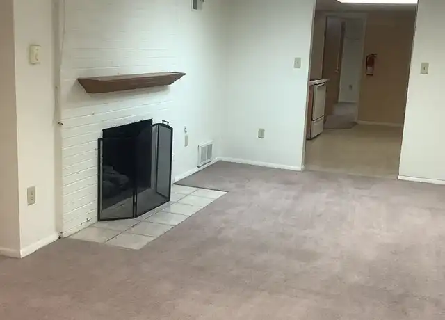 Property at 96 40th St NE Unit 96 1/2, Cedar Rapids, IA, 52402, 2 beds, 1 bath, [object Object]