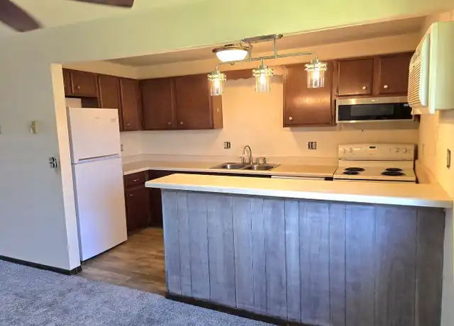 Property at 1357 Meadowcreek Dr Unit 07, Pewaukee, WI, 53072, 2 beds, 1 bath, [object Object]