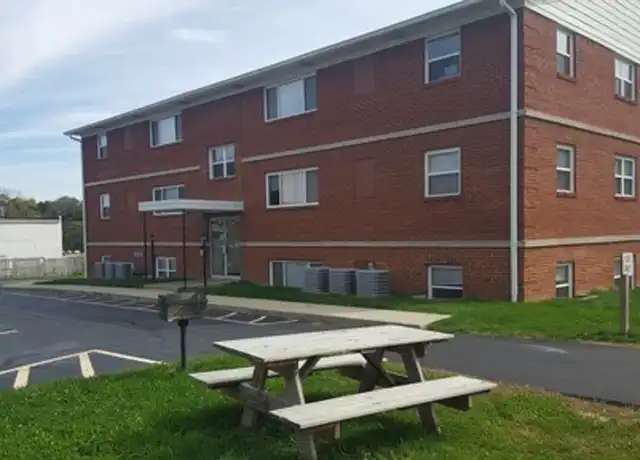 Property at 268 Meadow Dr Apt 04, Greenwood, IN, 46142, 1 bed, 1 bath, [object Object]