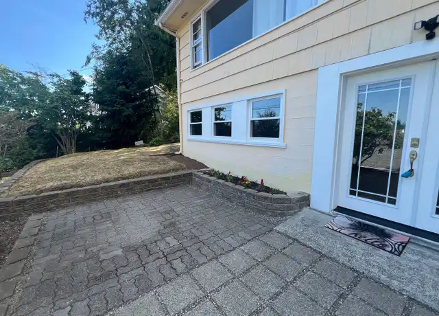 Property at 303 N Lafayette Ave Unit B, Bremerton, WA, 98312, 1 bed, 1 bath, [object Object]